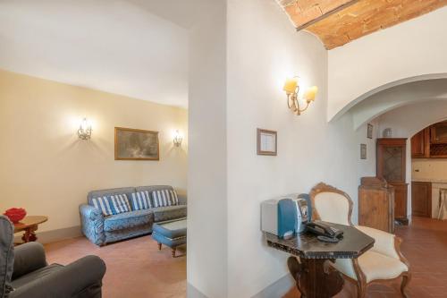a living room with a couch and a table at Fattoria la Gigliola - Il Fattore in Montespertoli