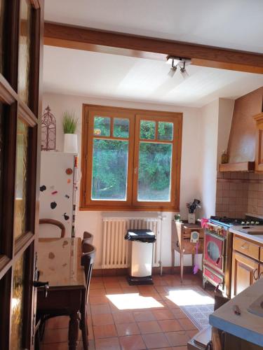 Cuina o zona de cuina de Le refuge d'Eline, maison de campagne sud Cantal