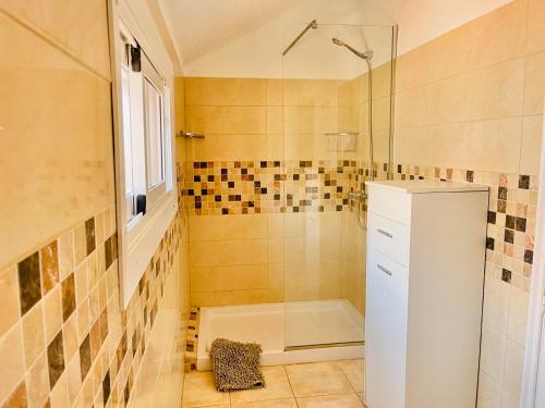 A bathroom at PARQUE SANTIAGO, PLAYA DE LAS AMERICAS