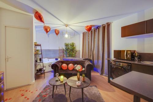 Cucina o angolo cottura di SWEET ANGEL Suite romantique avec SPA
