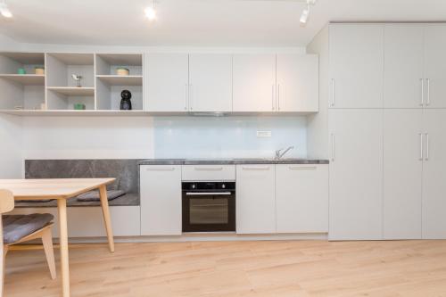 Kuchyňa alebo kuchynka v ubytovaní Premium Tartini Apartment 2 by Locap Group