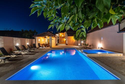 Poolincluded Villa Lana