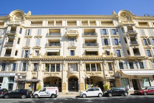 Balcon vue Coulée Verte. Luxe Plein cœur de Nice