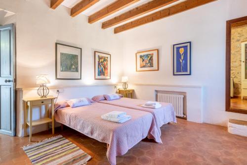a bedroom with two beds in a room at Finca sa Ferreta. Cas Concos in Felanitx