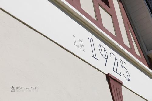 an american flag on the side of a building at Hotel De Diane in Sables-dʼOr-les-Pins