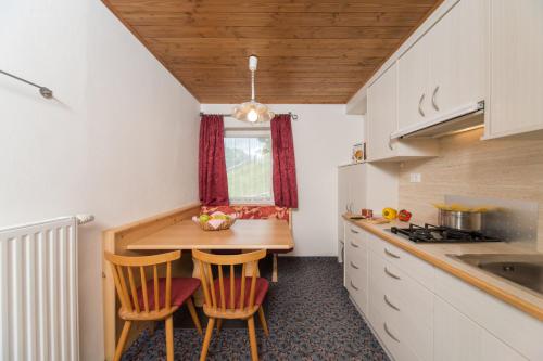 Η κουζίνα ή μικρή κουζίνα στο Apartments Wolly
