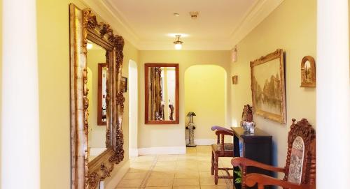 Ruang duduk di Santa Paula Inn