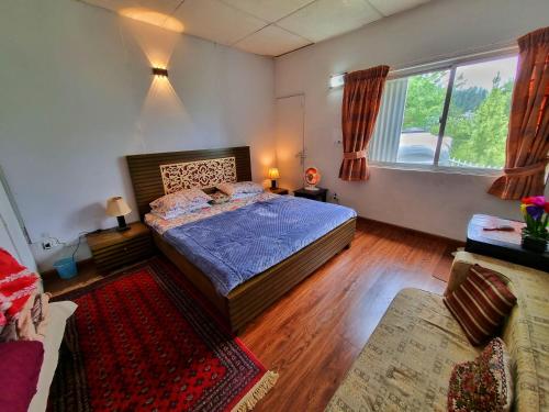 מיטה או מיטות בחדר ב-Peaceful Private Cottage in Khaira Gali Galyat Murree
