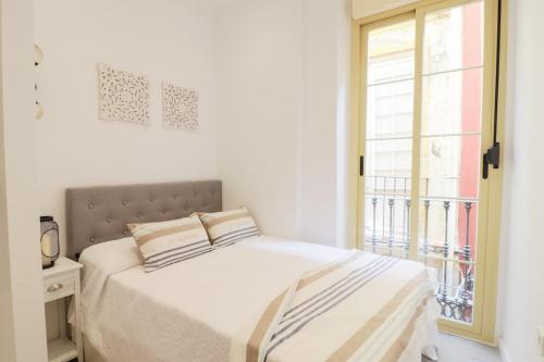 A bed or beds in a room at C93 - Trendy Two Bedrooms in Ollerias