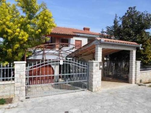 Apartment in Banjole with terrace, air conditioning, WiFi, washing machine 3360-3