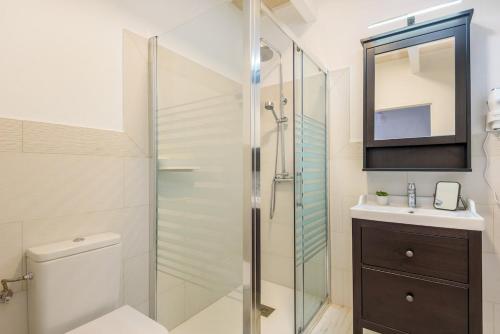 A bathroom at CA S'AVI BIEL