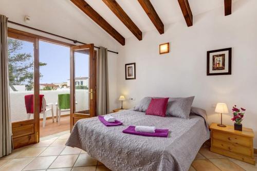 Postel nebo postele na pokoji v ubytování Gerard Villa, Cala Blanca
