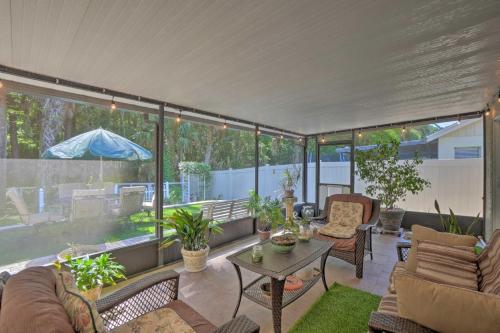 Fotografie z fotogalerie ubytování Tampa Home with Hot Tub about 15 Mi to Downtown! v destinaci Tampa