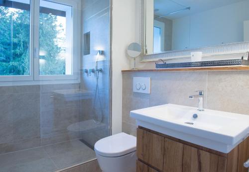 Koupelna v ubytování Flat La Riva 111 with pool-Lenzerheide