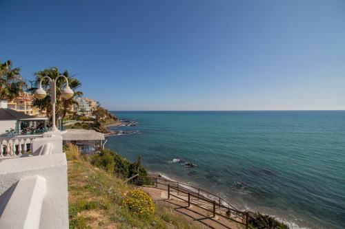 C43 - Family House with Terrace and Shared Pool
