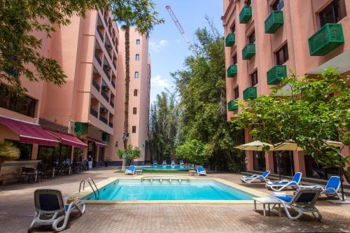 Der Swimmingpool an oder in der Nähe von Hotel Meriem Marrakech