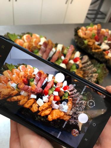 Đồ ăn tại/gần nhà khách