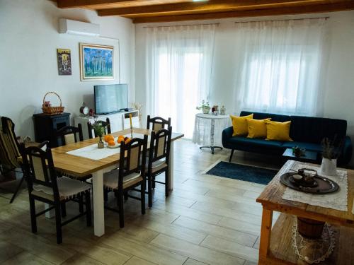 Gallery image of Apartment Village house in Ravno