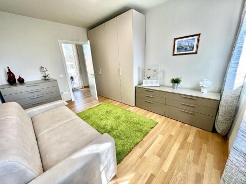 a living room with a couch and a green rug at ERMAN HOUSE - Naviglio Riviera del Brenta Venezia in Dolo