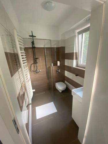 Kúpeľňa v ubytovaní Apartamenty nad jeziorem charzykowskim Villa Emilia