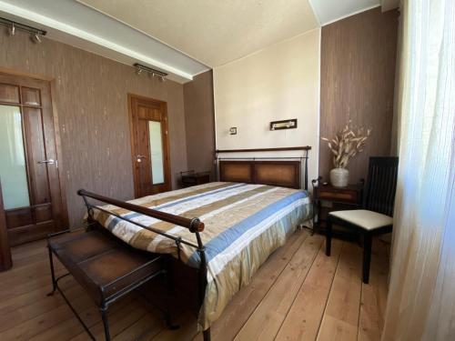Postel nebo postele na pokoji v ubytování Уютная квартира с камином.