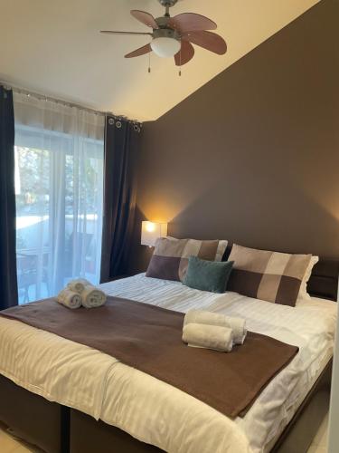 Ένα ή περισσότερα κρεβάτια σε δωμάτιο στο High View-A Seaside Villa With Huge Jacuzzi