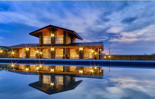 Το κτήριο όπου στεγάζεται  the country house