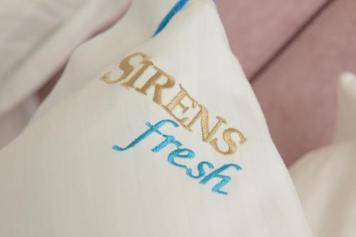 Φωτογραφία από το άλμπουμ του Luxury Sirens Fresh στον Λιμένα