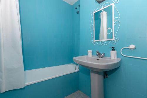 Central apartment with two bedrooms and a patio