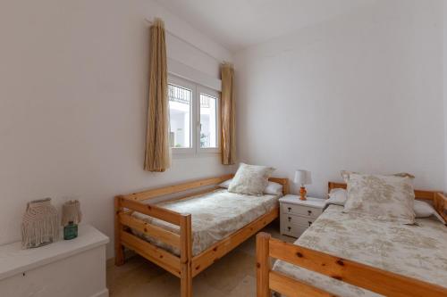 Central apartment with two bedrooms and a patio