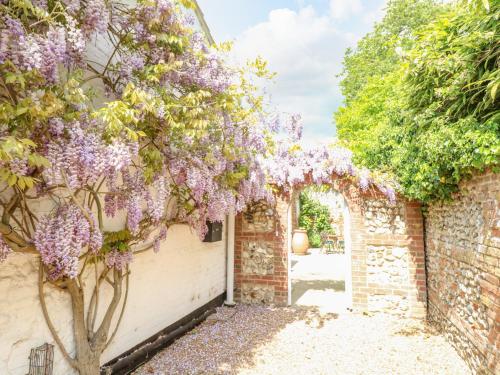 1 Chelsea Cottage – Photos 3