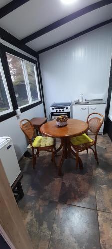 Una cocina o cocineta en Rio Maullin Lodge