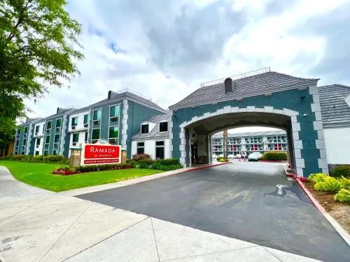 Ramada by Wyndham Anaheim Convention Center in Costa Mesa