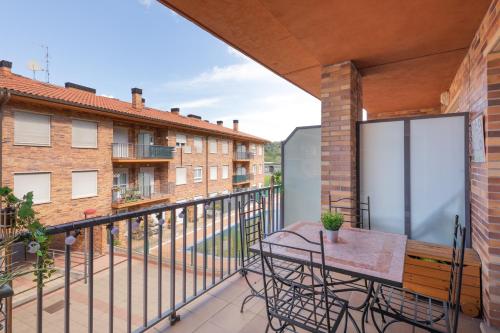 a balcony with a table and chairs on it at Sabea - Baskey Rentals in Iraeta