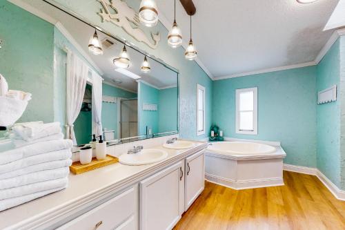 Gallery image of Twin Lakes Cottage in Panama City Beach