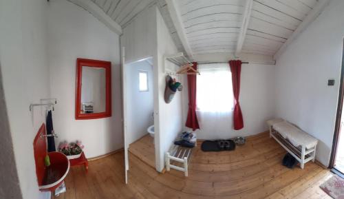 a room with white walls and a wooden floor at Chalupa Jilemnice, celý prostorný dům jen pro vás s 5 ložnicemi v centru Jilemnice s uzavřenou zahradou in Jilemnice