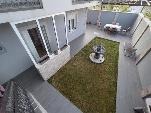 an aerial view of a patio with a fountain in a yard at Apartman Magdalena in Trebinje
