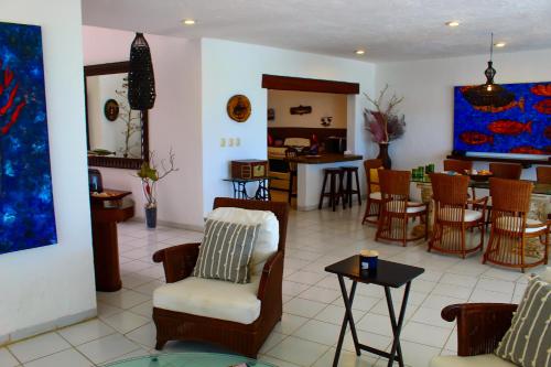 Ein Sitzbereich in der Unterkunft Chios small paradise beach home