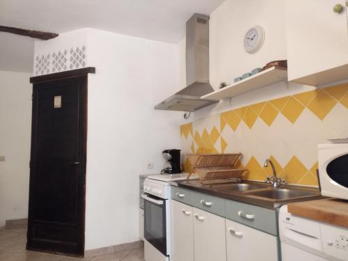 a kitchen with a sink and a stove top oven at Studio Genêt Verdon Provence in Riez