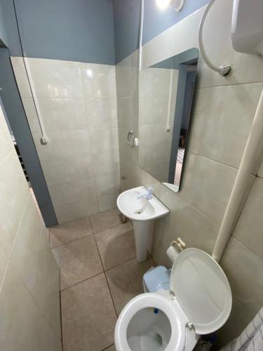 a small bathroom with a toilet and a sink at Apartamento el uno in Chuy