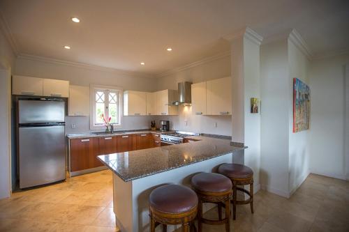  Sweet Dream Villa with Private Pool in Sugar Hill! -  Room  picture :   Internet facilities    Safety deposit box    TV                           