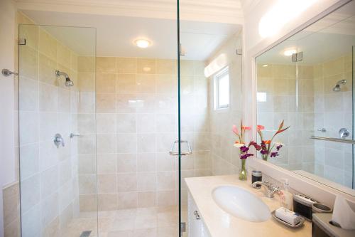  Sweet Dream Villa with Private Pool in Sugar Hill! -  Room  picture :   Internet facilities    Safety deposit box    TV                           