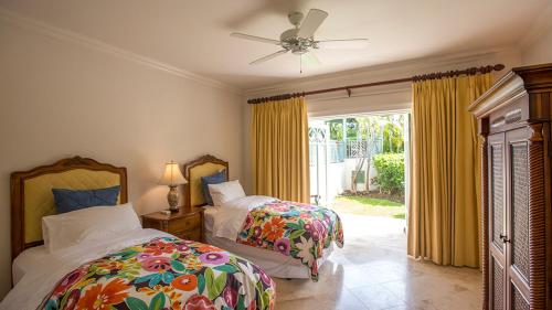 Sweet Dream Villa with Private Pool in Sugar Hill! -  Room  picture :   Internet facilities    Safety deposit box    TV                           