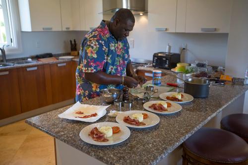  Sweet Dream Villa with Private Pool in Sugar Hill! -  Room  picture :   Internet facilities    Safety deposit box    TV                           