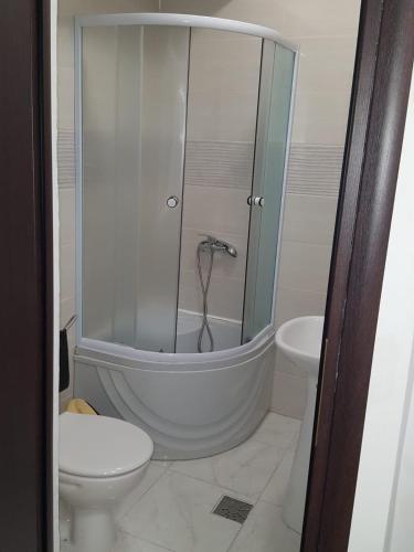 Bilik mandi di Hotel Babilon