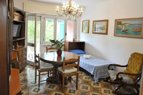 a dining room with a table and chairs at Casa Serena in Ivrea