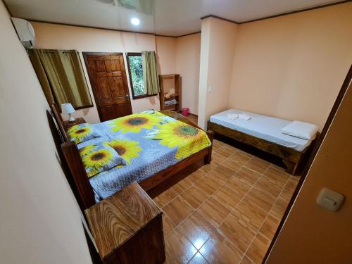 a bedroom with two beds in a room with at Ceiba lodge in Drake