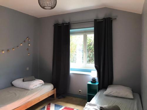 Postel nebo postele na pokoji v ubytování Logement de charme calme assuré