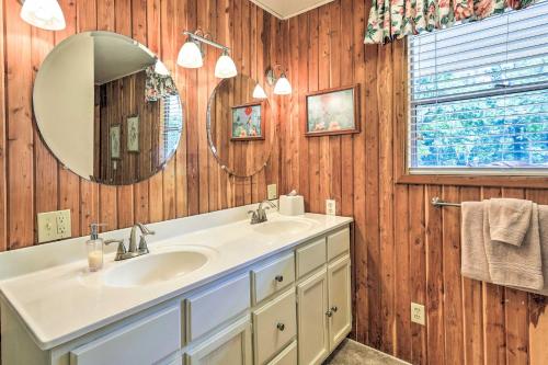 Bany a Charming Abode with Dock on the Suwannee River