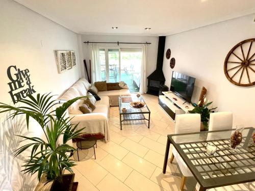 Large relaxed terrace, golf views